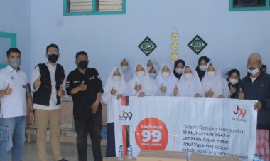 Gilang Widya Pramana melalui Yayasan Nirlaba -J99 Foundation Peduli Anak Yatim di Panti Asuhan Al Falah Leces Probolinggo