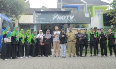 Kepala Sekolah mengantarkan langsung siswa siswi prakerin di DU/DI