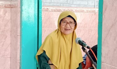 Mencari ilmu wajib bagi muslim laki laki dan perempuan oleh Bu Nyai Sepuh Hj. Siti Rahmah