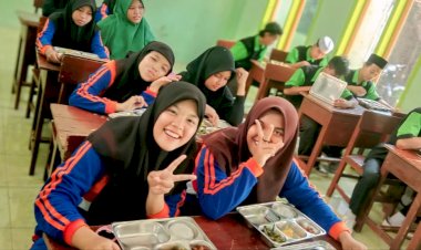Pelaksanaan Program Makan Bergizi Gratis di SMK Al Falah Leces: Langkah Nyata Menuju Generasi Sehat dan Cerdas