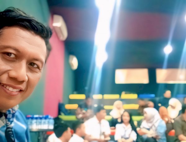 Bersama Guru-Guru Broadcast Jawa Timur, Mas Oman dari SMK Al Falah Leces Ikuti Workshop Film JFA di SMKN 3 Batu Malang