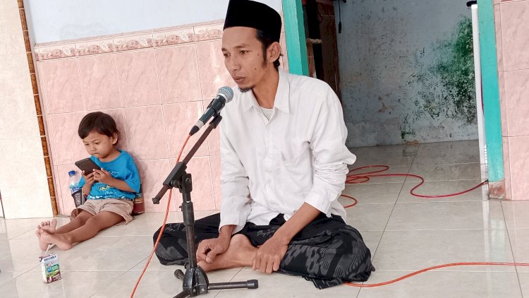 Puasa membawa kita jadi belajar sabar dalam meningkatkan ketaqwaan  kepada Alloh SWT.